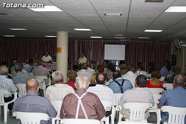 Las personas mayores de Totana celebran hoy su Da Internacional con una Asamblea General de los socios del Centro Municipal y una chocolatada - 2