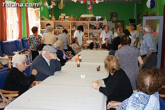 Las personas mayores de Totana celebran hoy su Da Internacional con una Asamblea General de los socios del Centro Municipal y una chocolatada - 5