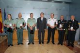 Condecoraciones a  miembros del Cuerpo Nacional de Policía y la Guardia Civil