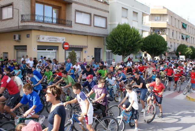 ´En Forma Pedaleando´ 2010 congregó a un millar de lumbrerenses en su tradicional recorrido urbano en bicicleta - 1, Foto 1