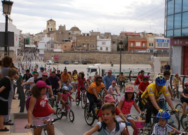 ´En Forma Pedaleando´ 2010 congregó a un millar de lumbrerenses en su tradicional recorrido urbano en bicicleta - 2, Foto 2