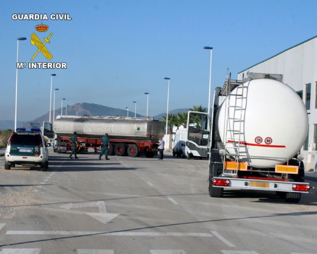 La Guardia Civil desarticula una banda organizada compuesta por italianos y españoles dedicada a grandes robos de aceite de oliva en almazaras - 2, Foto 2