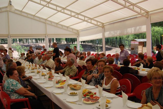 Autoridades municipales asisten a los actos que han conmemorado el Día Internacional de las Personas Mayores, Foto 3