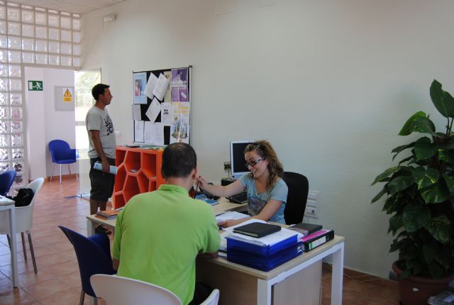 La concejalía de Juventud subvenciona con el 50 por ciento el trayecto a Murcia y Cartagena a los estudiantes del municipio - 1, Foto 1