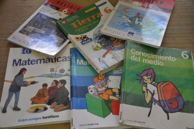 El Ayuntamiento de Mula facilita las primeras solicitudes de libros escolares - 1, Foto 1