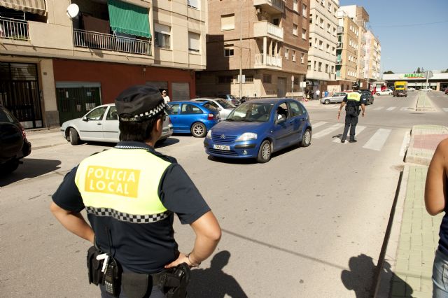 La Policía Local controla el uso de silletas y cinturones de seguridad a la entrada y salida de los colegios - 5, Foto 5