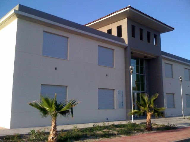 Diez meses después de su construcción Jódar no ha puesto a disposición de los vecinos el nuevo centro de usos múltiples de Marchena - 2, Foto 2