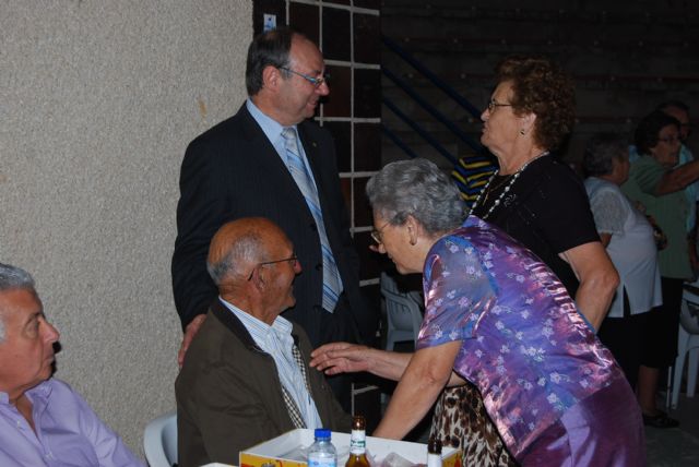 Nuestros mayores bailaron sin parar en la Fiesta organizada para ellos durante la Feria 2010, Foto 1