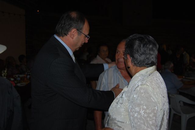 Nuestros mayores bailaron sin parar en la Fiesta organizada para ellos durante la Feria 2010, Foto 4