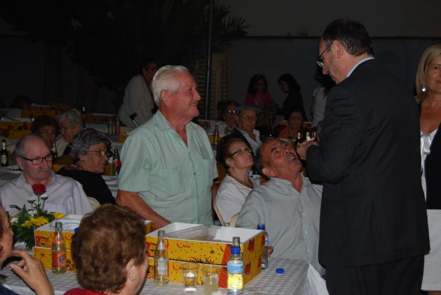 Nuestros mayores bailaron sin parar en la Fiesta organizada para ellos durante la Feria 2010, Foto 8
