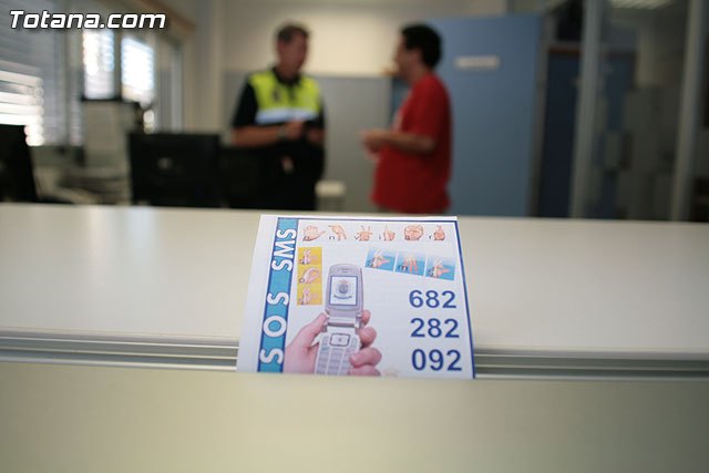 Las personas con problemas auditivos ya pueden ponerse en contacto con la Polica Local enviando un mensaje de mvil al telfono 682282092 - 8