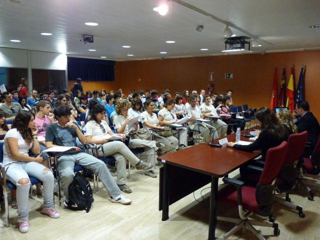Adela Martínez-Cachá y María Dolores Sánchez inauguran el seminario 'eColideramos Juventud' con una ponencia sobre Murcia, ciudad sostenible - 2, Foto 2