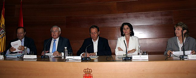 Inmaculada García asegura que la subida del IVA supondrá un impacto de 20 millones de euros en los Presupuestos de la Región para 2011 - 2, Foto 2