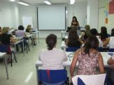 UCOMUR y AMUSAL informan sobre autoempleo a las alumnas del Taller de Atencin a la Dependencia