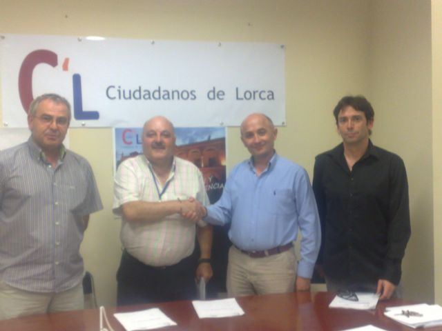 Compromiso de programa electoral entre Antonio Meca, presidente del partido Ciudadanos de Lorca y el sector profesional del Taxi - 1, Foto 1