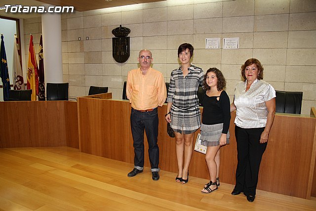 Entregan de los premios del II concurso de cuentos y relatos para la igualdad 2010, Foto 1