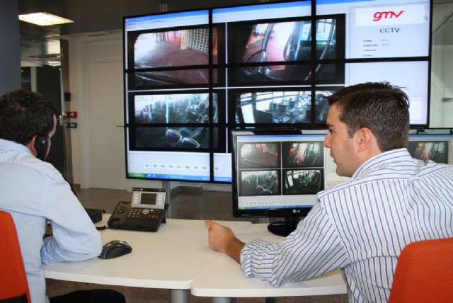 La Comunidad inicia la instalación de un sistema de videovigilancia en la flota regional de autobuses - 1, Foto 1