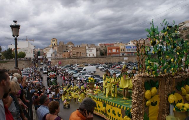 Miles de lumbrerenses han disfrutado del tradicional Desfile 2010 - 2, Foto 2