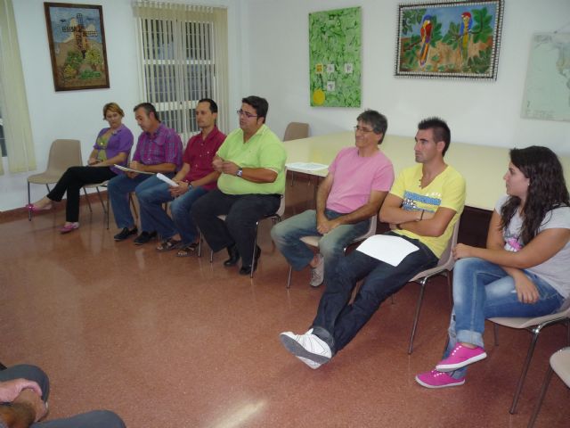 El concejal de Bienestar Social se reune con los familiares de los alumnos del Centro Ocupacional José Moyá, Foto 2