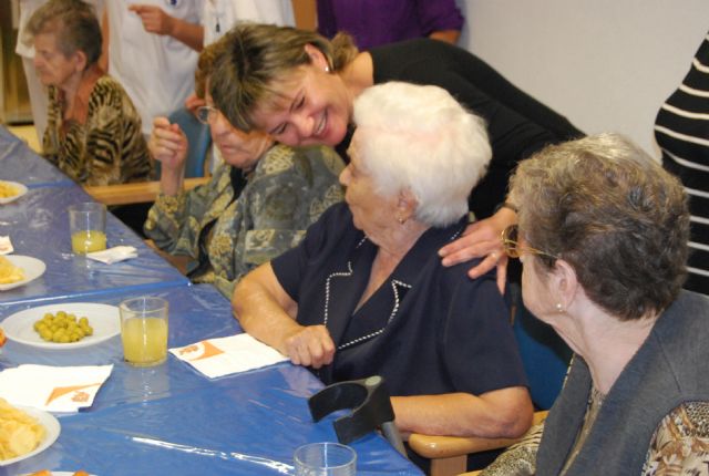 VI Encuentro Solidario de Amigos y Enfermos de Alzheimer para conmemorar el Día Mundial del Alzheimer, Foto 2