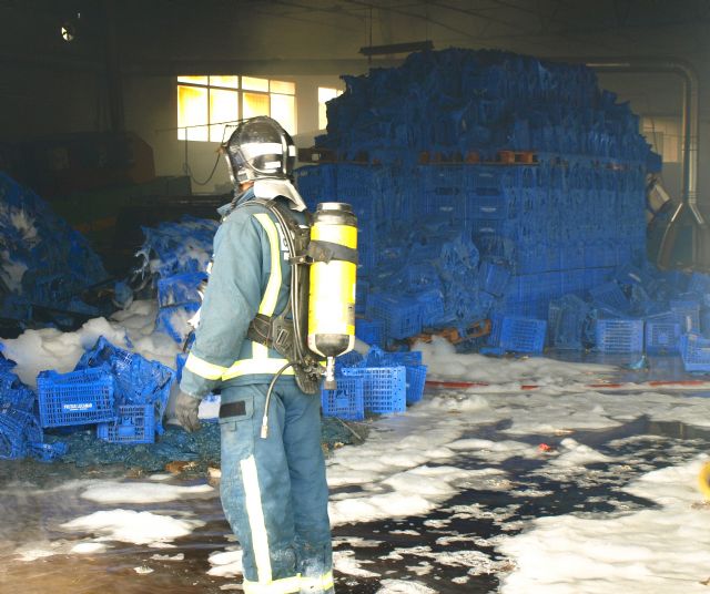 El fuego provoca importantes daños en una empresa hortofrutícola de Abarán - 2, Foto 2