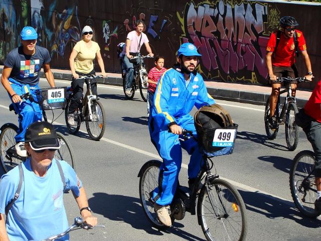 1.500 personas participan en una auténtica fiesta del deporte: el Ciclo-Paseo de Clausura los Juegos - 3, Foto 3