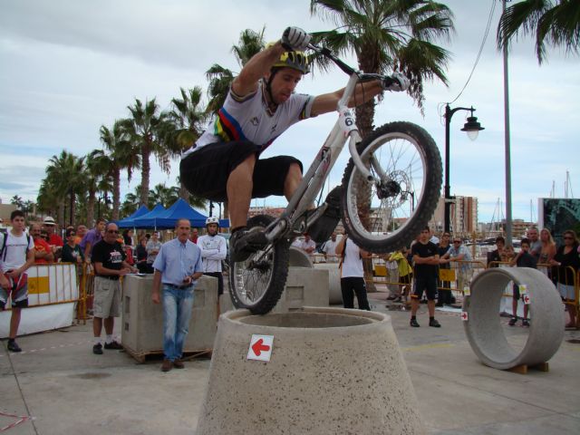El espectáculo del Trial Bici llegó a la explanada de Lo Pagán - 2, Foto 2