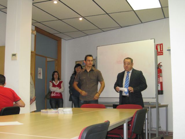 El Centro Local de Empleo ha iniciado un curso de informtica, Foto 1