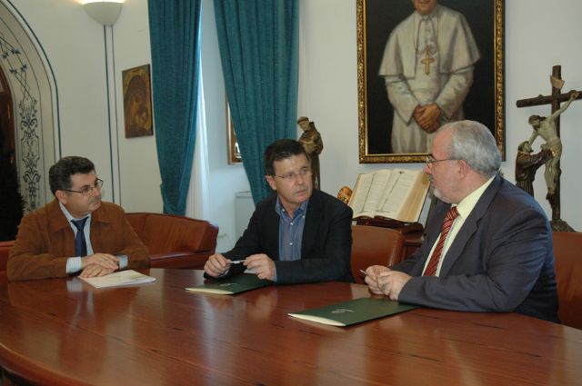 La UCAM suscribe un convenio con el Colegio de Aparejadores de Almería - 1, Foto 1