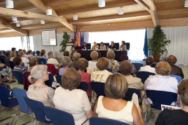 Un centenar de amas de casa aprende a defenderse de los malos tratos - 3, Foto 3