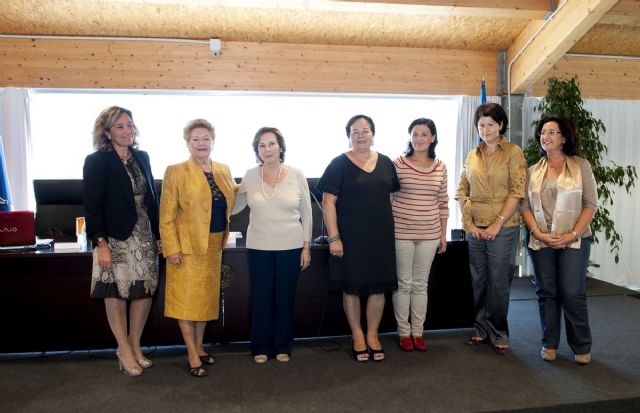 Un centenar de amas de casa aprende a defenderse de los malos tratos - 4, Foto 4