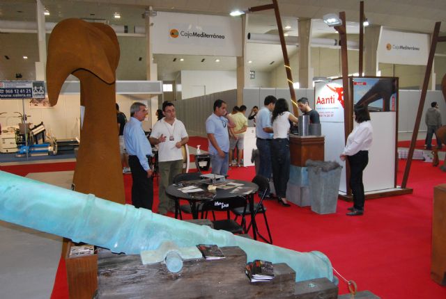 Autoridades municipales acompañan a los alumnos de la Escuela Taller al Encuentro Internacional del Cector de la Construcción (Construmurcia), Foto 2