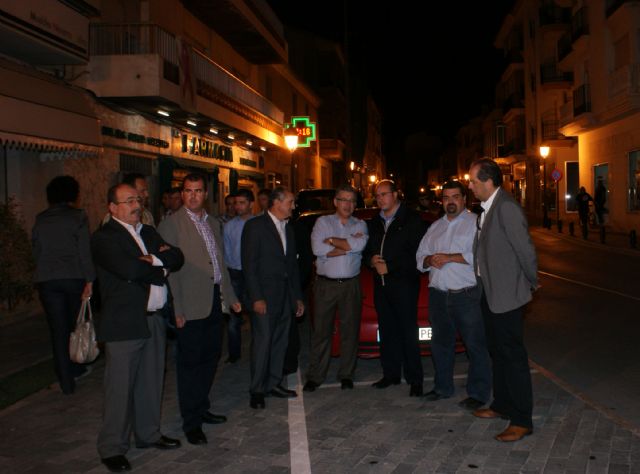 El Alcalde y comerciantes visitaron la Calle San Francisco tras las obras de remodelación - 1, Foto 1
