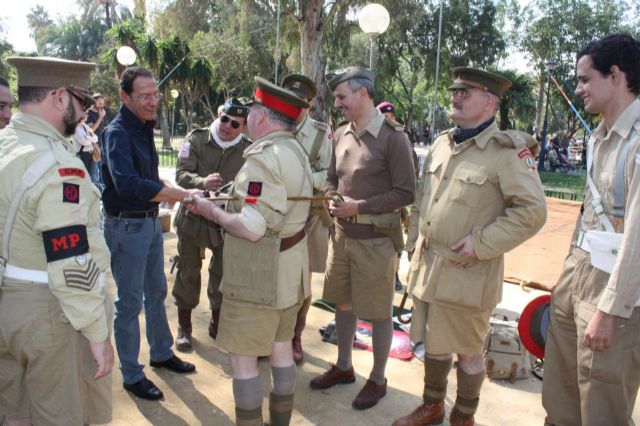 El Alcalde Cámara recorre 2.500 años de historia en un paseo por el Malecón - 1, Foto 1