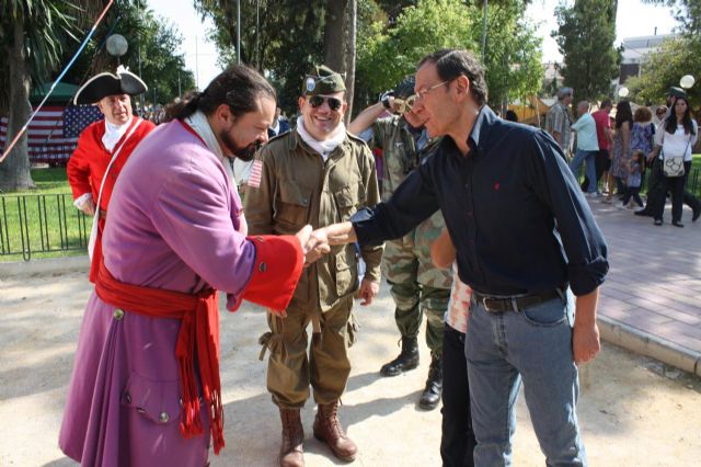 El Alcalde Cámara recorre 2.500 años de historia en un paseo por el Malecón - 2, Foto 2
