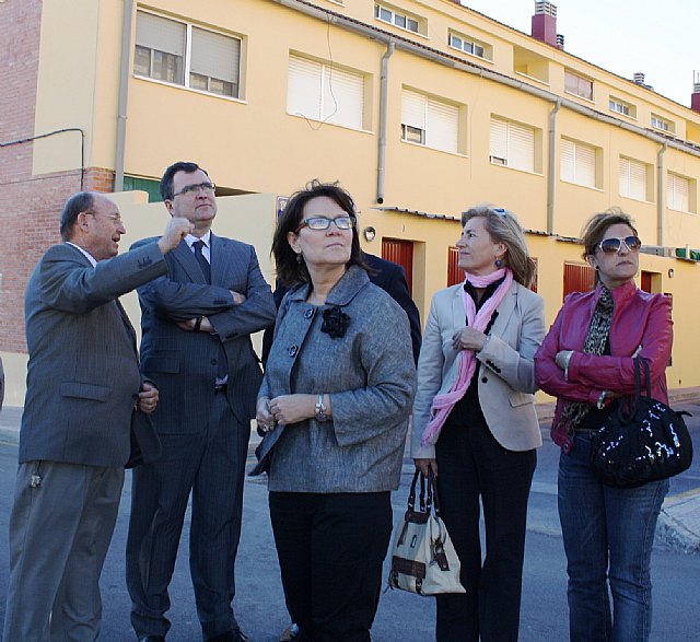 La Comunidad trabaja en la rehabilitacin de 50 viviendas sociales en Alhama de Murcia, Foto 2