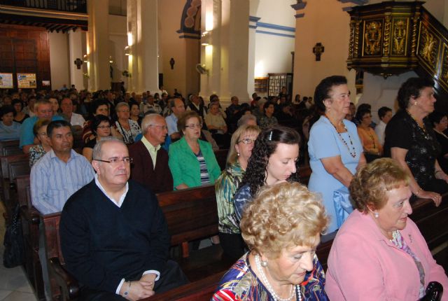 Autoridades locales asisten a la eucaristía y al homenaje realizado en memoria de los fallecidos de la asoc. de familiares y enfermos de alzheimer, Foto 2