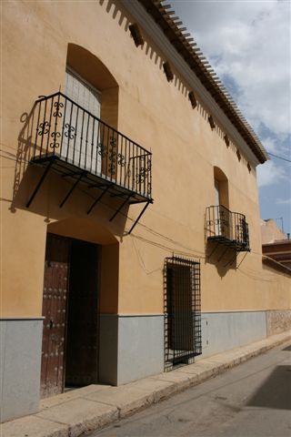Finalizan las obras de rehabilitación de las fachadas de la Calle Mayor Triana, Foto 2