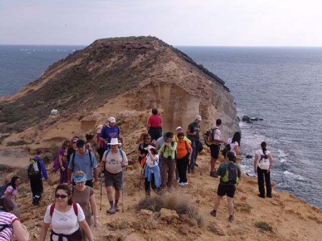 La concejalía de Deportes organizó una salida de senderismo por las playas de Águilas y San Juan de los Terreros (Almería), Foto 3
