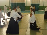 Los alumnos del Club de Aikido perfeccionan las técnicas del arte marcial