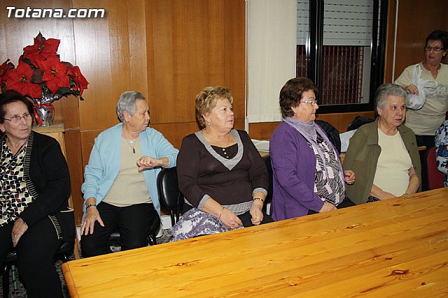 La concejal de Mujer e Igualdad de Oportunidades visita las nuevas dependencias de la Asociacin de Amas de Casa y Usuarios las 
