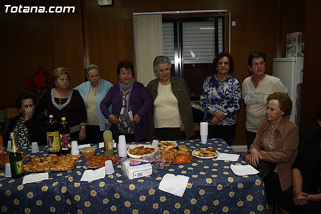 La concejal de Mujer e Igualdad de Oportunidades visita las nuevas dependencias de la Asociacin de Amas de Casa y Usuarios las 