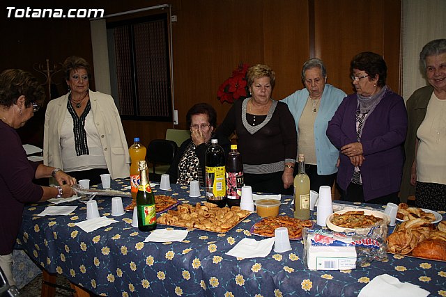 La concejal de Mujer e Igualdad de Oportunidades visita las nuevas dependencias de la Asociacin de Amas de Casa y Usuarios las 