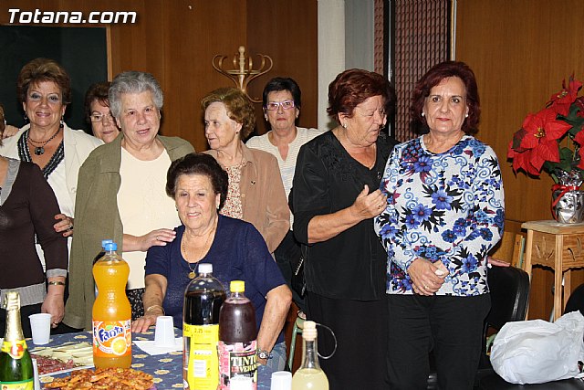 La concejal de Mujer e Igualdad de Oportunidades visita las nuevas dependencias de la Asociacin de Amas de Casa y Usuarios las 