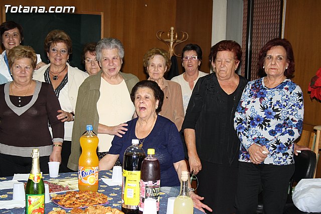La concejal de Mujer e Igualdad de Oportunidades visita las nuevas dependencias de la Asociacin de Amas de Casa y Usuarios las 