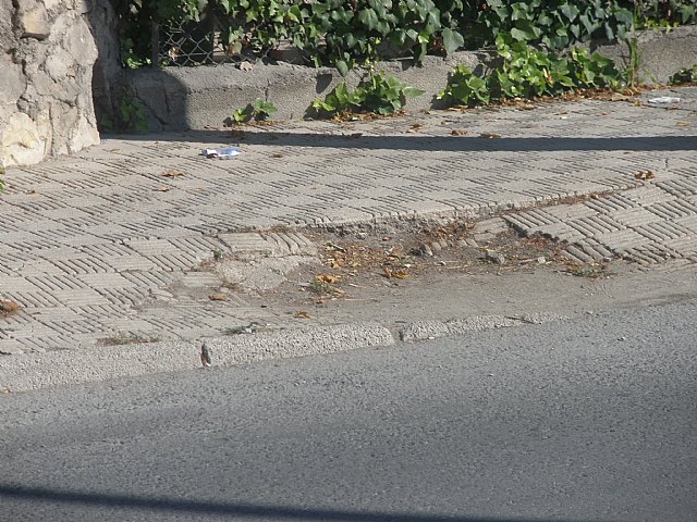 Acera destrozada en Ctra. de Murcia, Foto 4