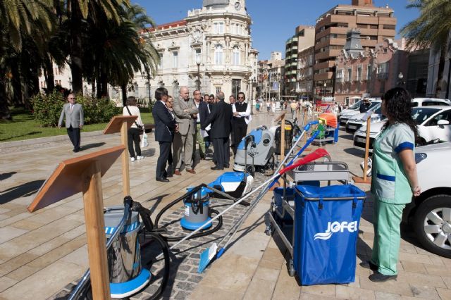 El Ayuntamiento renueva contrato y maquinaria para la limpieza de los colegios - 5, Foto 5