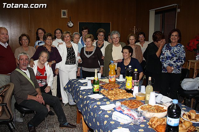 La concejal de Mujer e Igualdad de Oportunidades visita las nuevas dependencias de la Asociación de Amas de Casa y Usuarios las Tres Ave Marías - 1, Foto 1