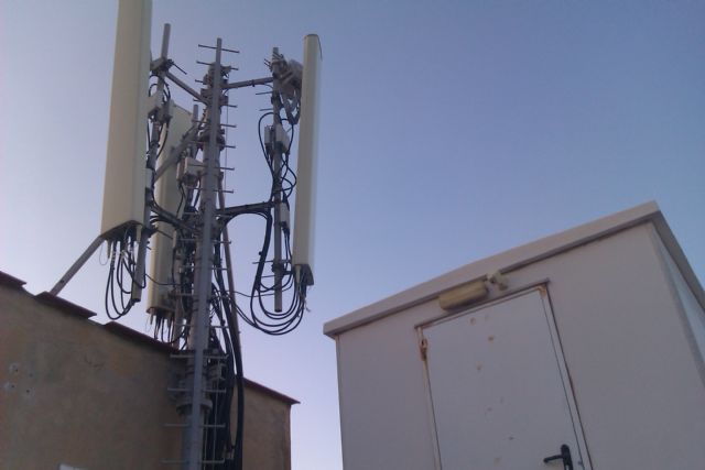 Denuncian siete años de oscurantismo del ayuntamiento ante la existencia de una antena ilegal de telefonía móvil en Cala Flores - 1, Foto 1
