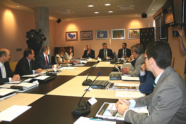José Ballesta preside la reunión del jurado de los Premios de Calidad en la Edificación - 1, Foto 1